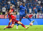 中超比赛频频受外界干扰，影响球员发挥的简单介绍