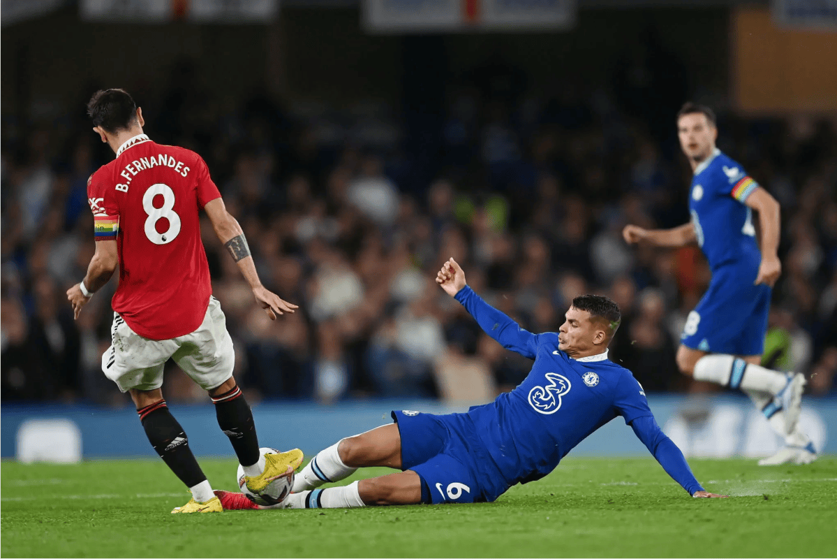 局面扭转，比赛转折点来临，球员围绕一触即发的简单介绍