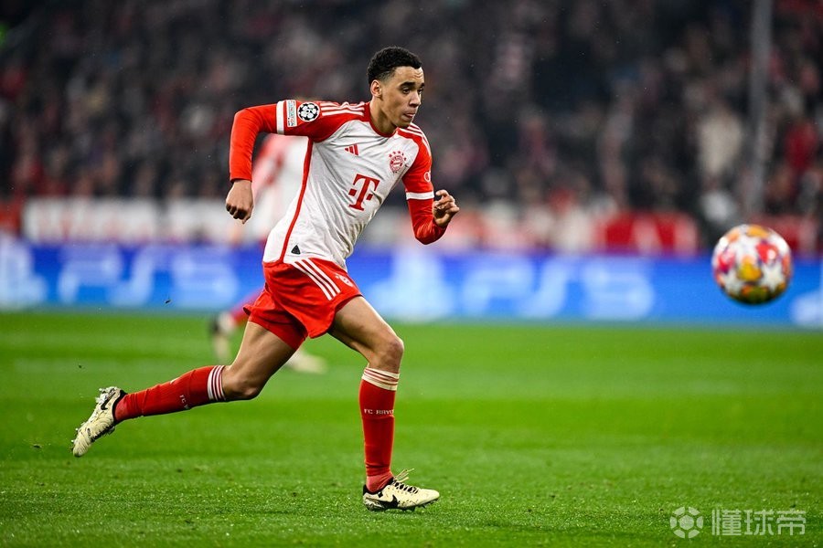 拜仁慕尼黑继续领跑，赛季表现稳定