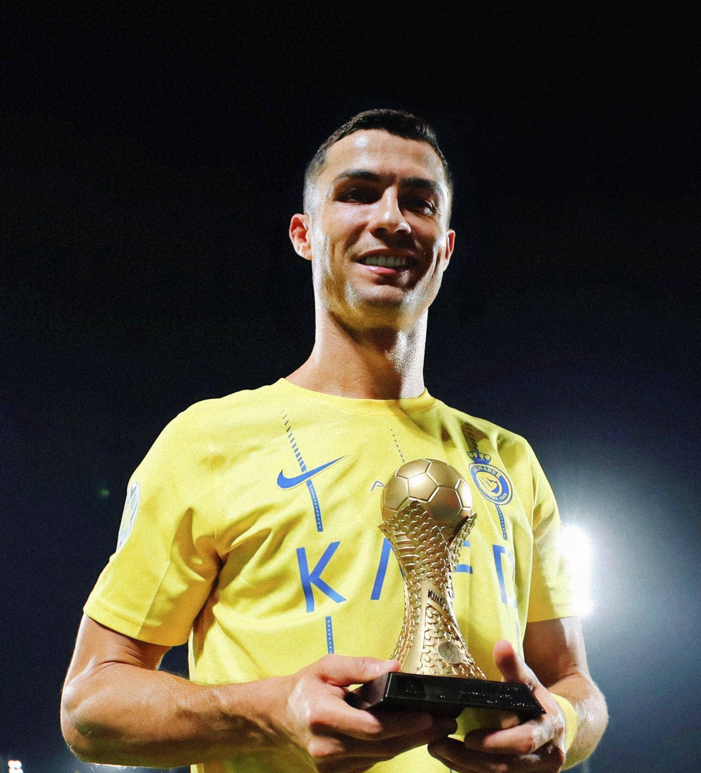 关于C罗首次亮相巴塞罗那，球迷期待他的表现！的信息