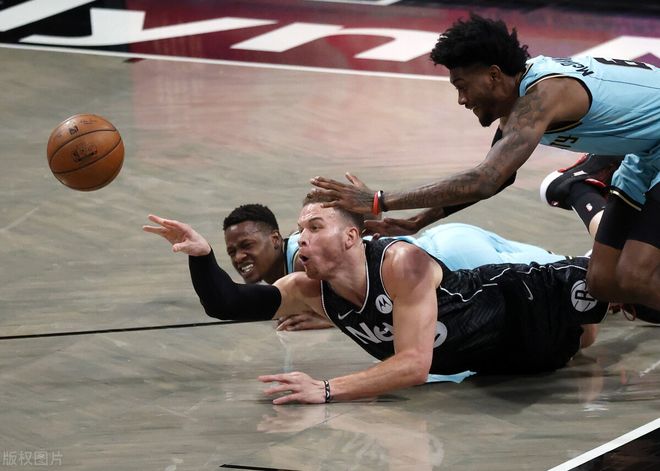 包含爵士客场大胜黄蜂，全队火力全开狂掀进攻狂潮的词条