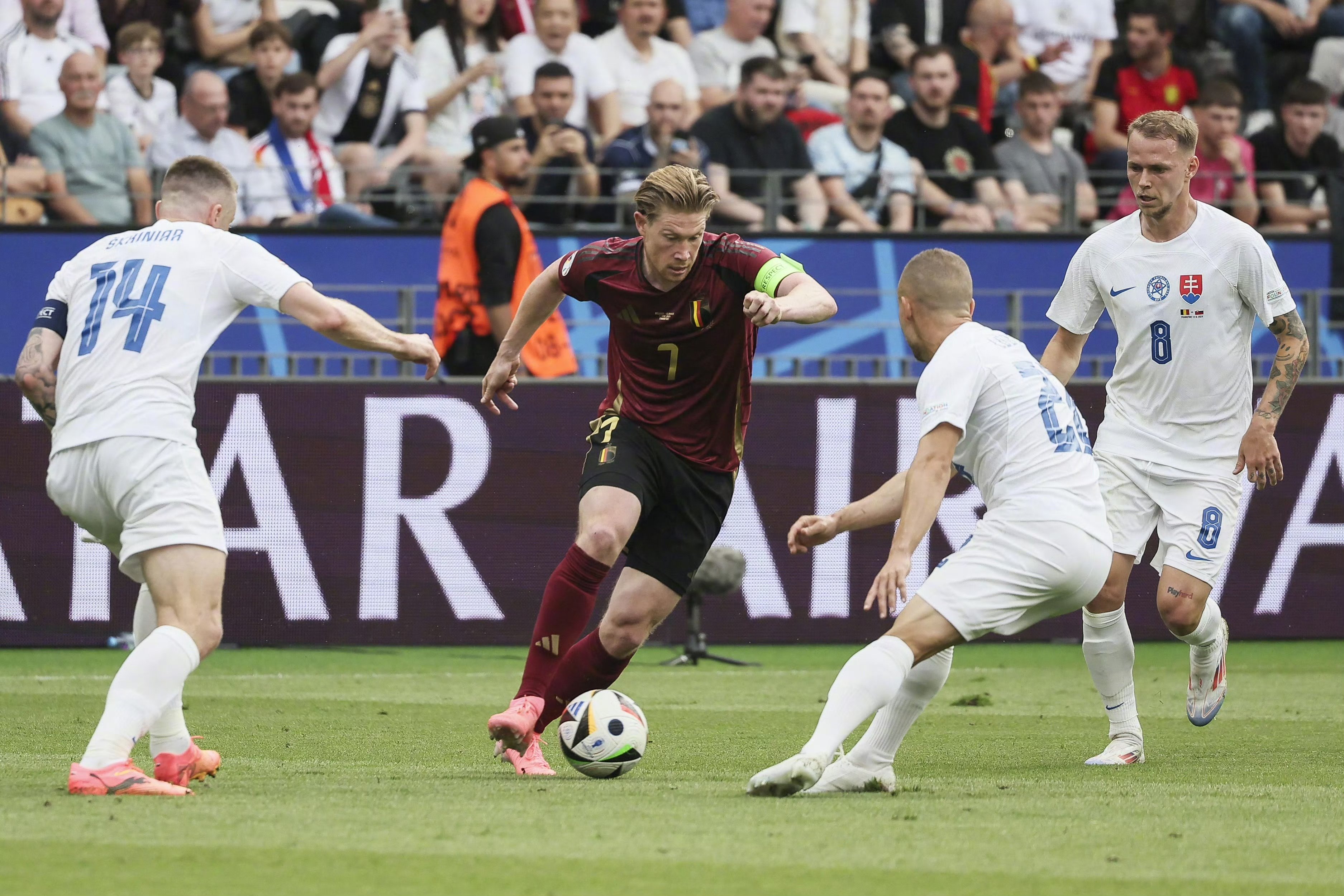 包含比利时力克俄罗斯，2-0晋级欧洲杯八强的词条