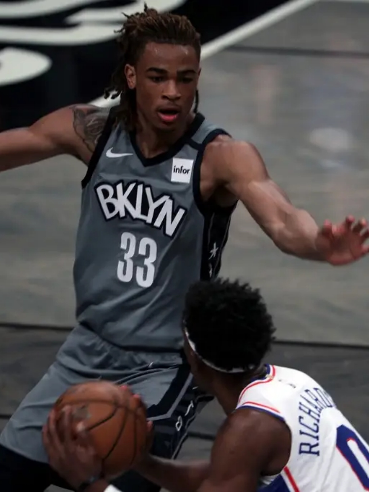 猛龙主场轻松战胜篮网，全队表现稳健的简单介绍