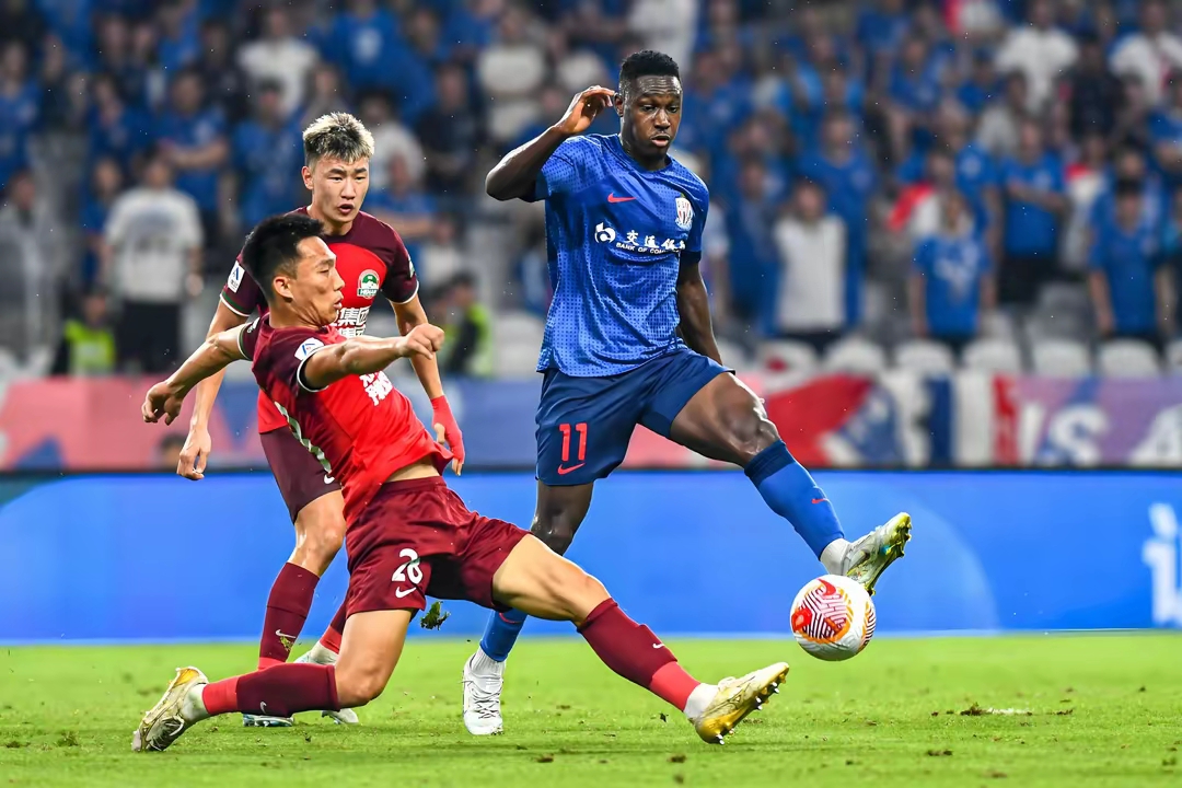 中超比赛频频受外界干扰,影响球员发挥的简单介绍 中超比赛频频受外界干扰,影响球员发挥的简单介绍