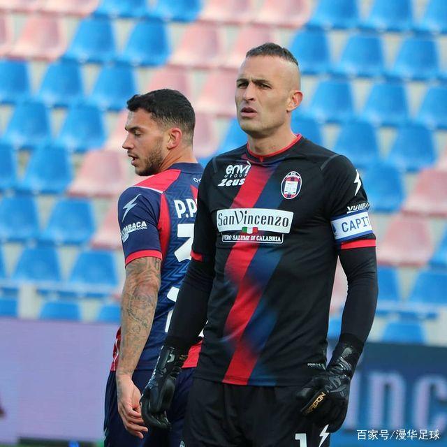 包含克罗托内锋线火力强大，连续攻入多球的词条