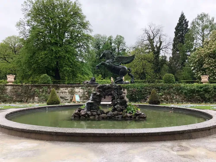 关于意大利竖立楷模驯服奥地利的信息